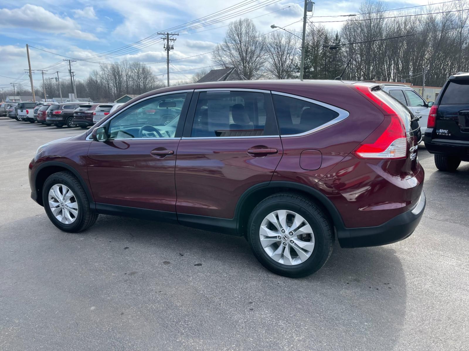 2014 Red /Gray Honda CR-V EX 4WD 5-Speed AT (5J6RM4H59EL) with an 2.4L I4 DOHC 16V engine, 5-Speed Automatic transmission, located at 547 E. Main St., Orwell, OH, 44076, (440) 437-5893, 41.535435, -80.847855 - This 2014 Honda CR-V AWD EX with a 2.4L engine and 5-speed automatic transmission offers a balanced blend of comfort, reliability, and efficiency. Equipped with ECO mode, it optimizes fuel efficiency, making it a budget-friendly option for those conscious of fuel consumption. The addition of a backu - Photo #9